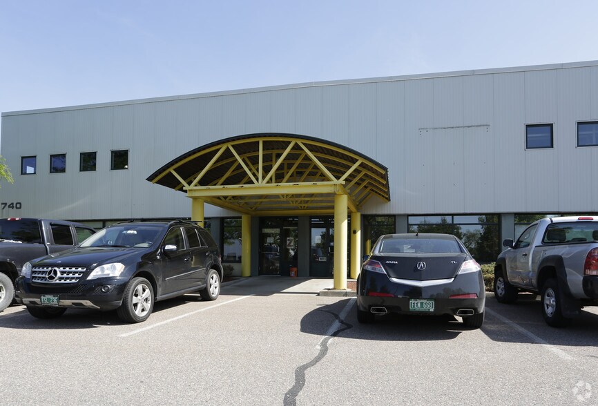 More Photos Of 740 Marshall Ave, Williston Warehouse For Lease