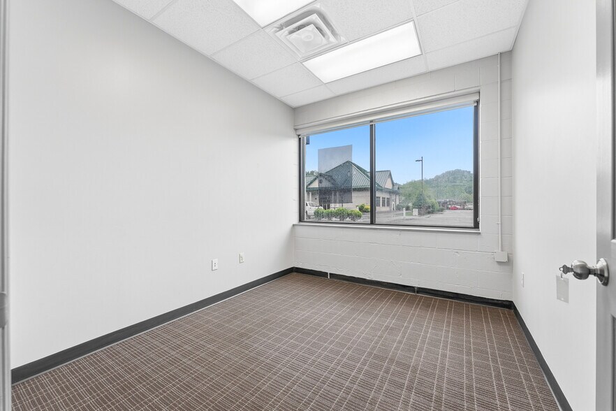 More Photos Of 34 Sterling Dr, Morgantown Flex For Lease