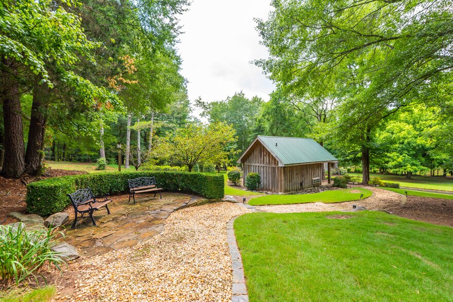More Photos Of 565 Owens Gin Rd NE, Calhoun Lodge Meeting Hall For Sale