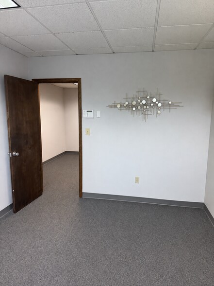 More Photos Of 10035 Sliding Hill Rd, Ashland Office For Lease