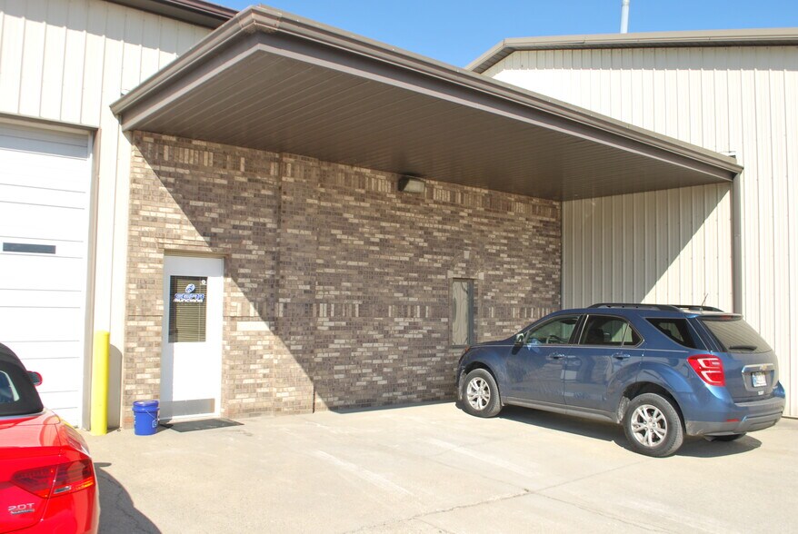 More Photos Of 2101-2111 W Godman Ave, Muncie Light Distribution For Lease