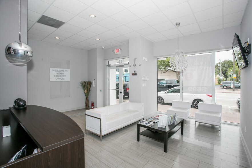 More Photos Of 1946 Tyler St, Hollywood Office For Sale