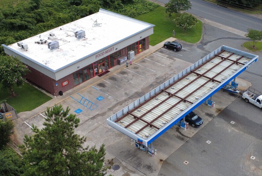 More Photos Of 2999 Jefferson St, Marianna Service Station For Lease