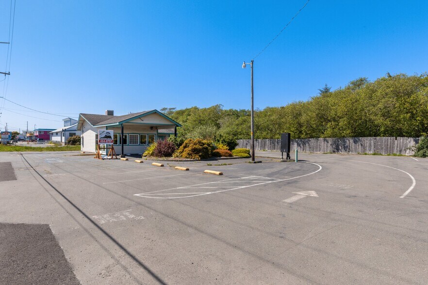 More Photos Of 309 Us Highway 101 S, Crescent City General Retail For Lease