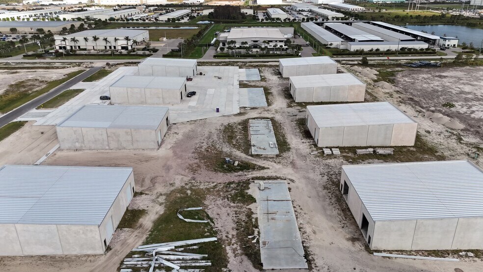 More Photos Of 8053 Ironside Dr, Fort Myers Warehouse For Lease