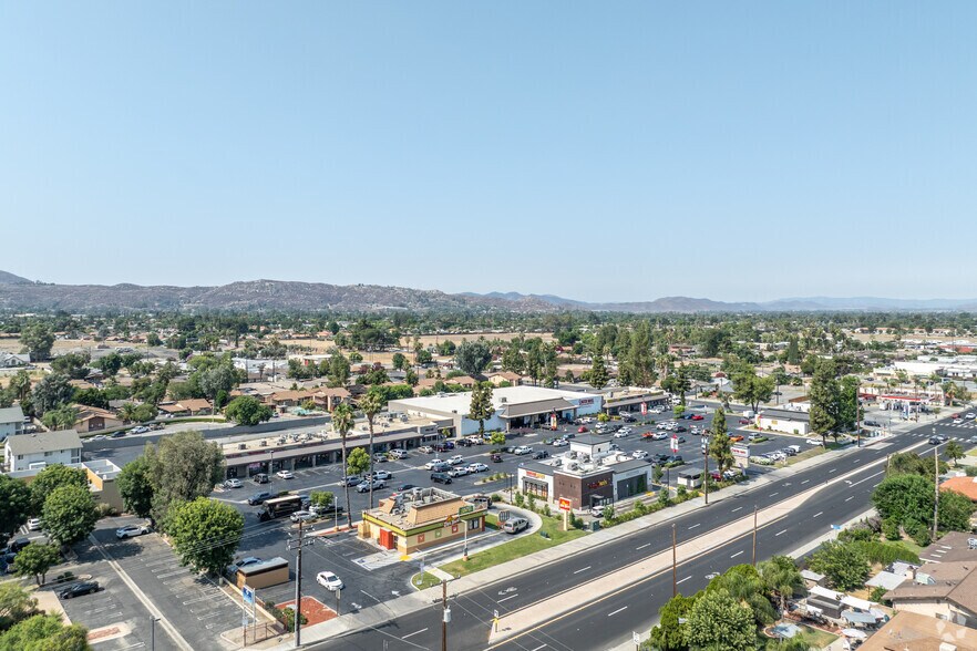 More Photos Of 41815-41871 E Florida Ave, Hemet Unknown For Lease