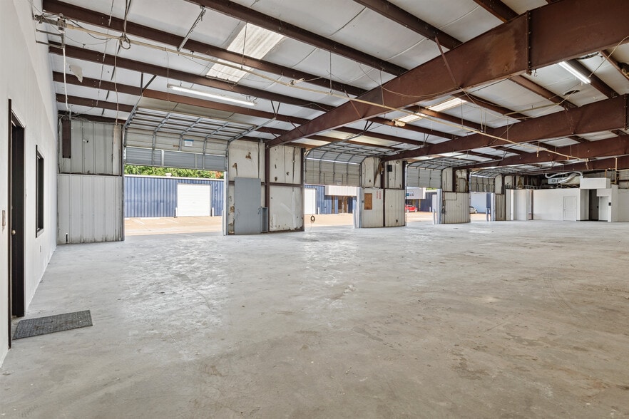 More Photos Of 1500 Brittmoore Rd, Houston Warehouse For Lease