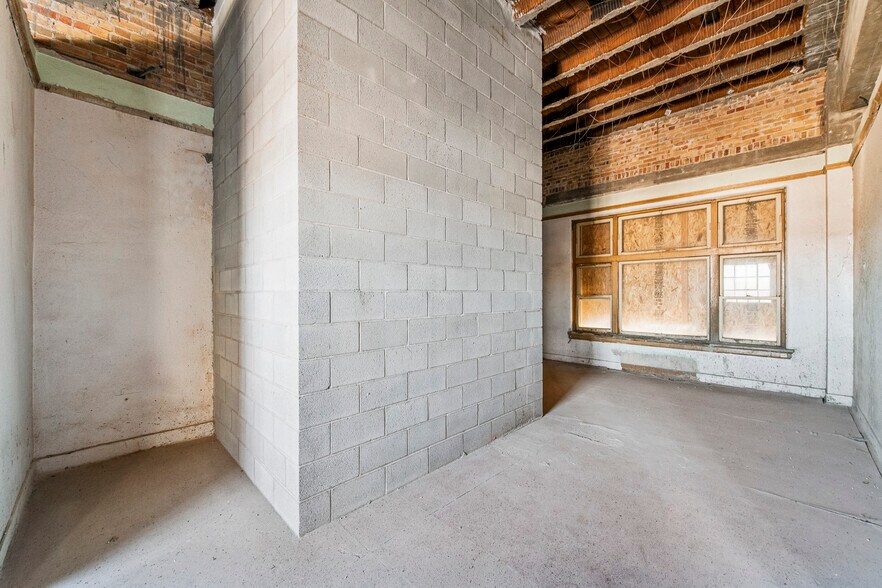 More Photos Of 502 S Main St, Rock Springs General Retail For Sale