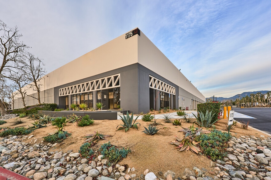 More Photos Of 1175 Aviation Pl, San Fernando Manufacturing For Lease