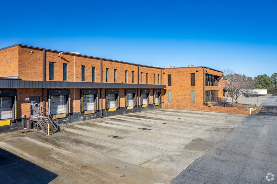 More Photos Of 7625 Southlake Pky, Jonesboro Distribution For Lease