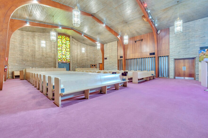 More Photos Of 1001 Franklin Ave SW, Roanoke Funeral Home For Sale