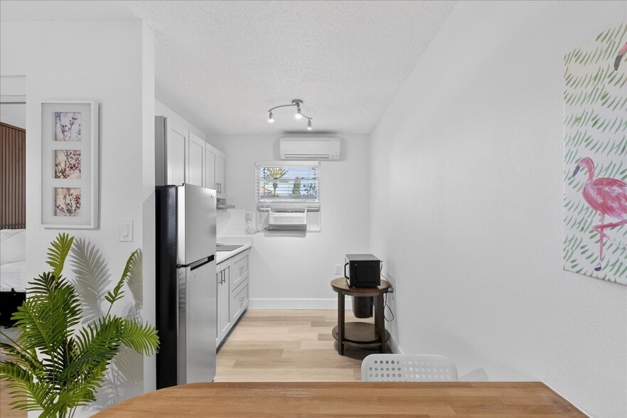 More Photos Of 520 73rd Ave, Saint Petersburg Hotel For Sale