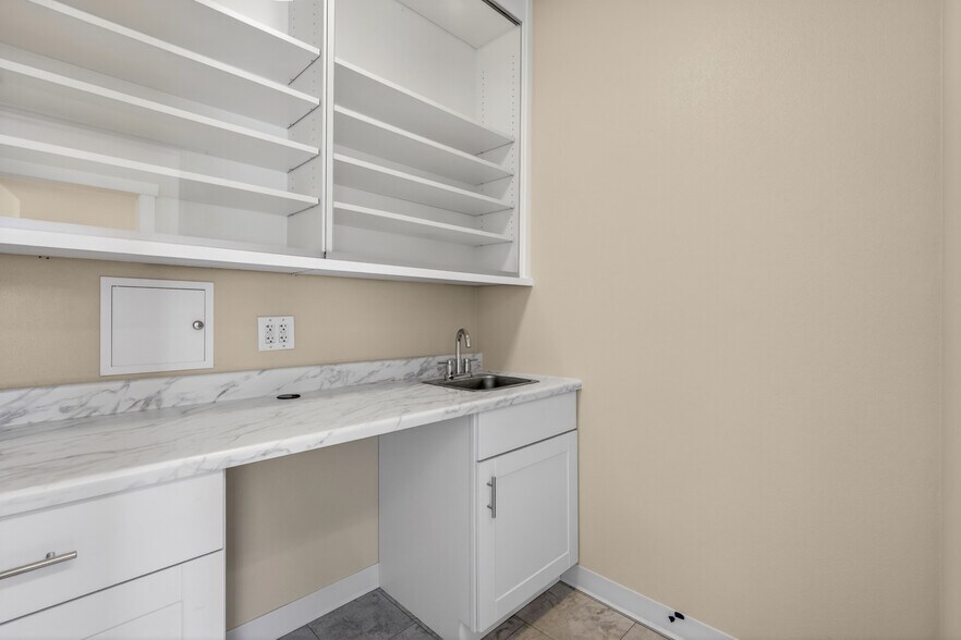 More Photos Of 619 Diagonal St, Clarkston Medical For Sale