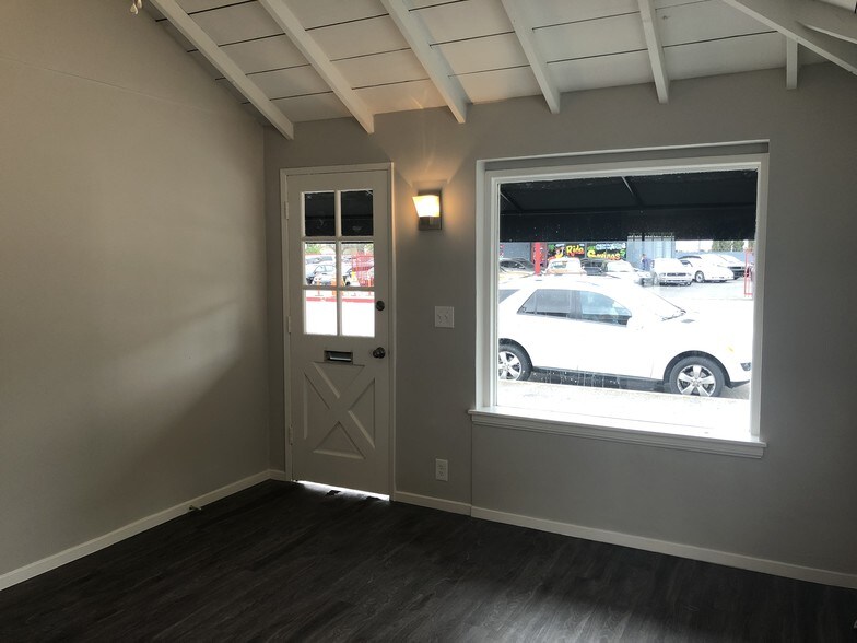 More Photos Of 11659 Riverside Dr, North Hollywood Storefront For Sale