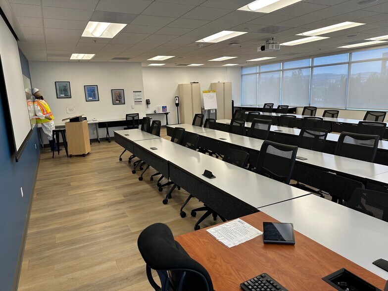 More Photos Of 5860 Owens Dr, Pleasanton Medical For Lease