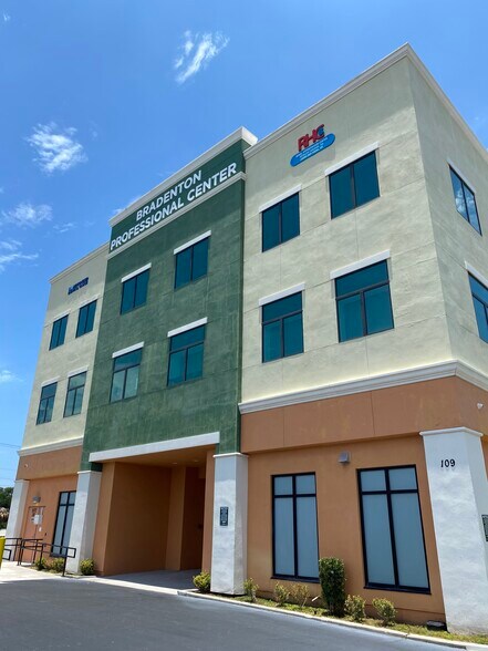 More Photos Of 109 44th Ave E, Bradenton Medical For Lease