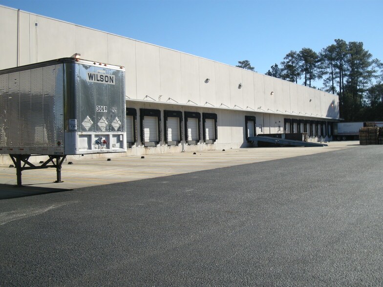 More Photos Of 590 Assembly Ct, Fayetteville Distribution For Lease