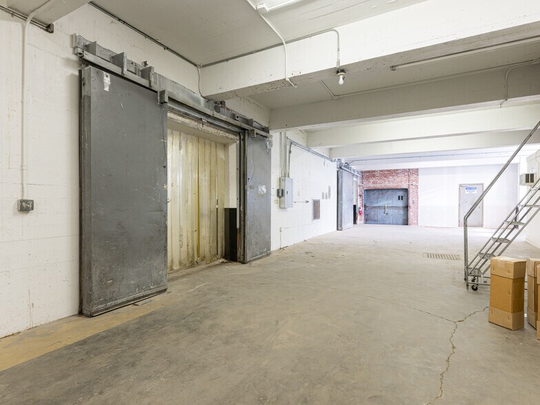 More Photos Of 701 Oriole Dr, Hendersonville Warehouse For Sale