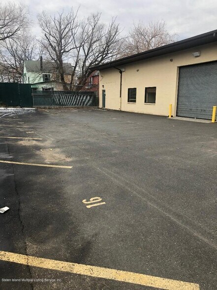 More Photos Of 234 Grandview Ave, Staten Island Warehouse For Lease