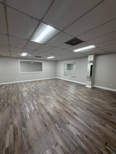 More Photos Of 4429 Spencer Hwy, Pasadena Warehouse For Lease