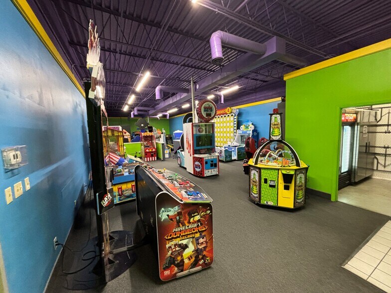 More Photos Of 200 Collins Rd NE, Cedar Rapids Specialty For Lease