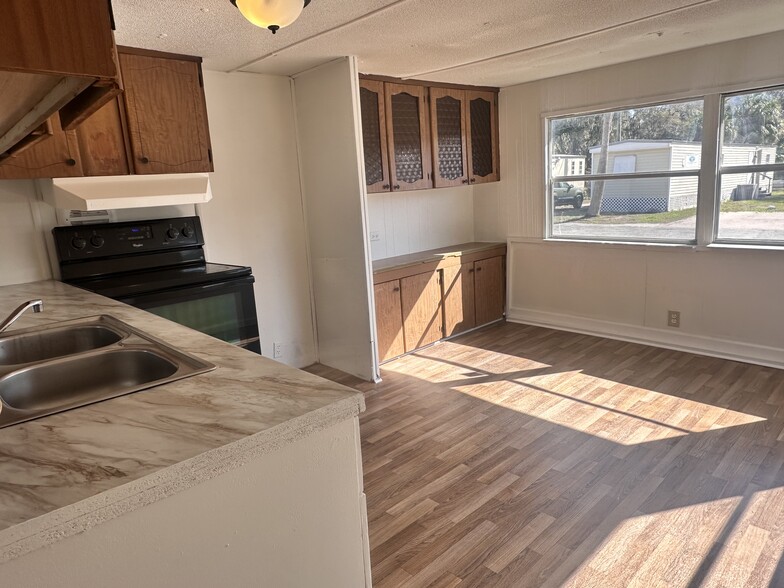 More Photos Of 12300 Phillips Ln, Gibsonton Manufactured Housing Mobile Home Park For Sale