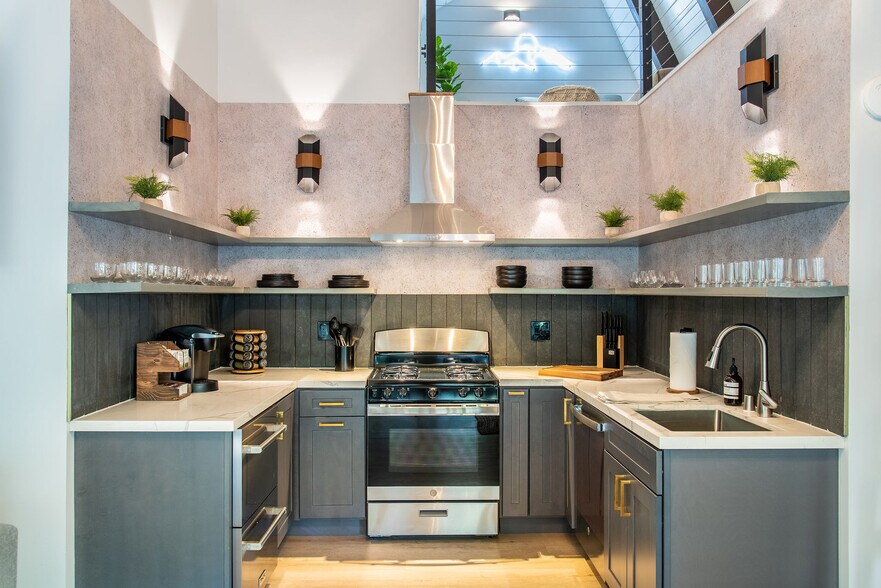 More Photos Of 306 Loch Leven Rd, Lake Arrowhead Hotel For Sale