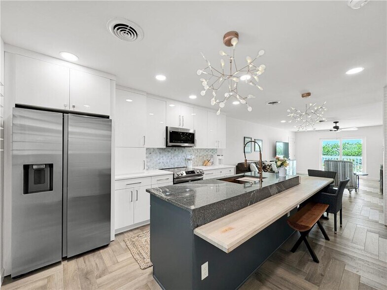 More Photos Of 1601 Ocean Dr, Corpus Christi Apartments For Sale