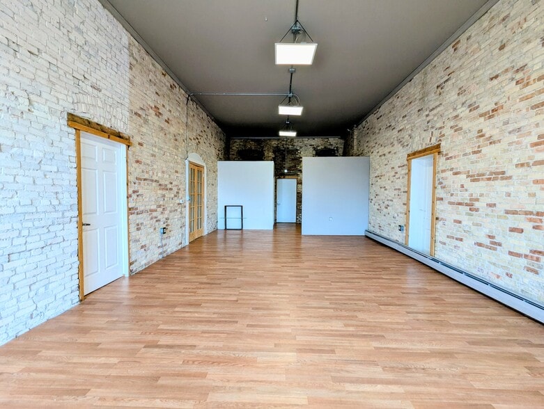 More Photos Of 1017 Washington Ave, Bay City Storefront Retail Residential For Sale