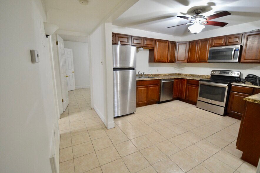 More Photos Of 1004 Austin St, Portland Apartments For Sale