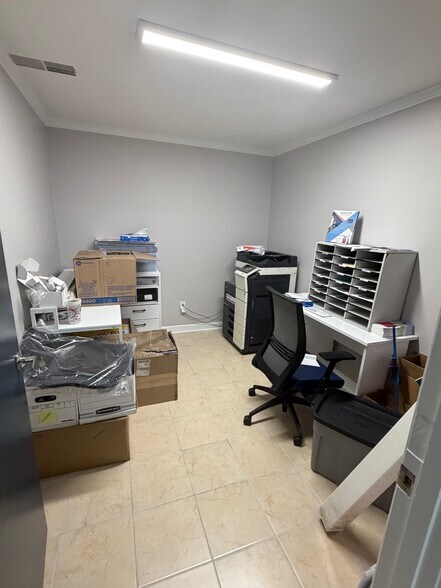 More Photos Of 1027 S Yates Rd, Memphis Office For Sale