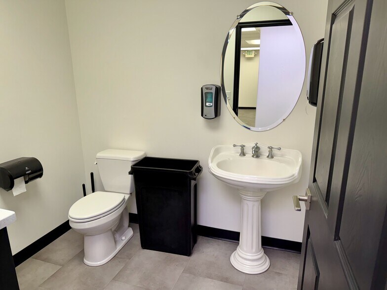 More Photos Of 520 N 400 W, North Salt Lake Office For Lease