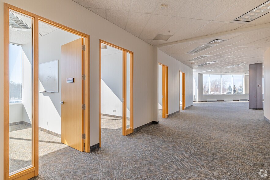 More Photos Of 2250 Boul Alfred-Nobel, Montréal Office For Lease