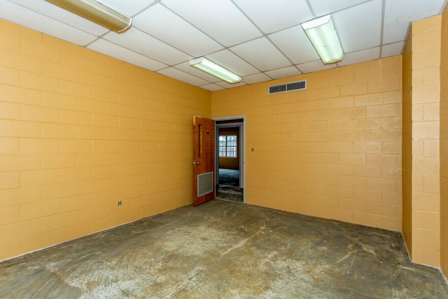 More Photos Of 2001 Avenue Z, Birmingham Religious Facility For Sale