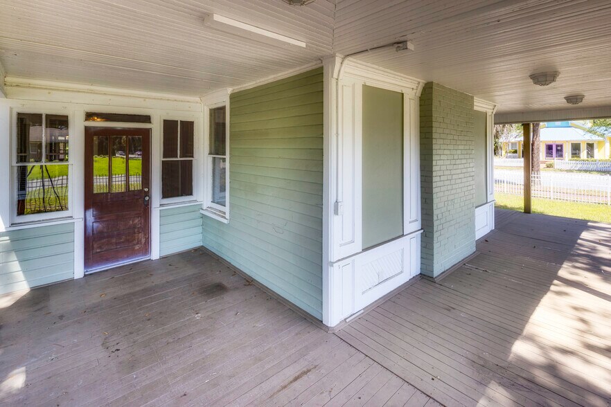 More Photos Of 290 E King Ave, Kingsland Office For Sale