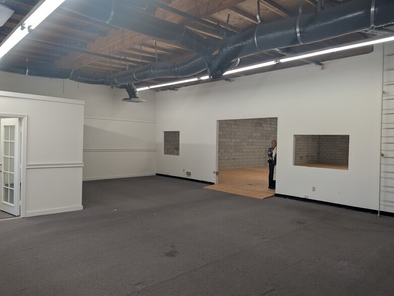 More Photos Of 2120 S Main St, Los Angeles Warehouse For Sale
