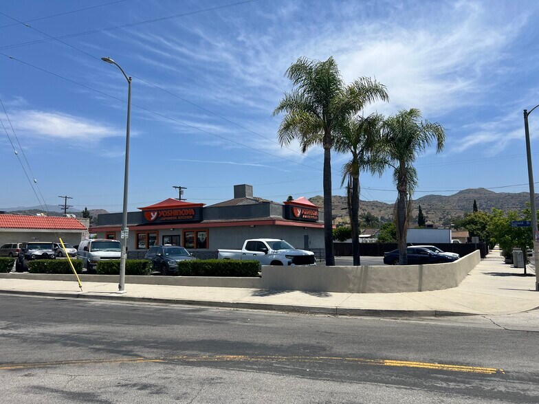 More Photos Of 8414-8432 Sunland Blvd, Sun Valley Unknown For Lease