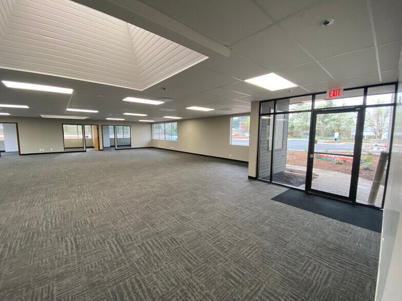 More Photos Of 10189 SW Avery St, Tualatin Manufacturing For Lease