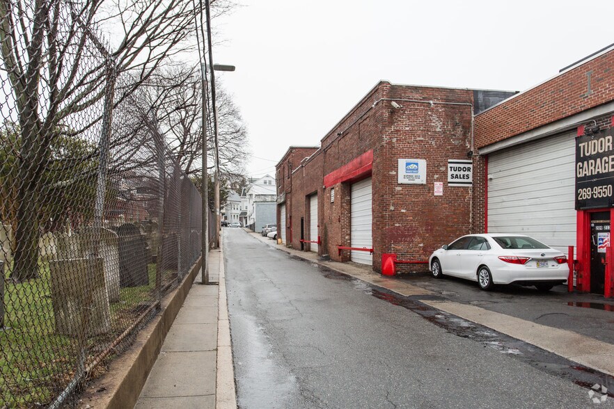 More Photos Of 209-213 Tudor St, Boston Warehouse For Lease
