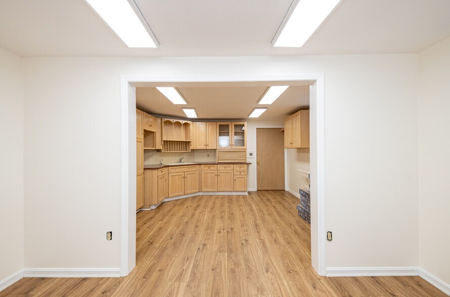 More Photos Of 36 Salem St, Lynnfield Office For Lease