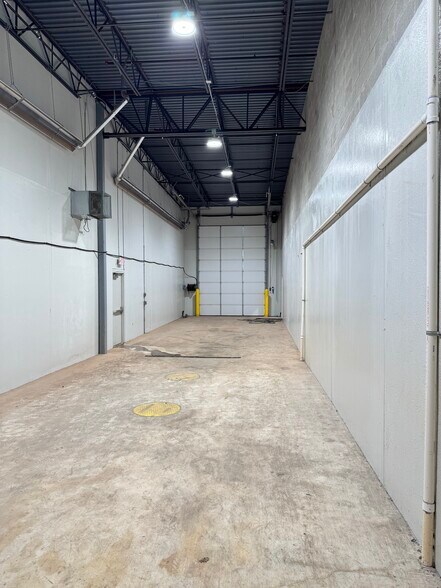More Photos Of 2417 E I 240 Service Rd, Oklahoma City Industrial For Sale