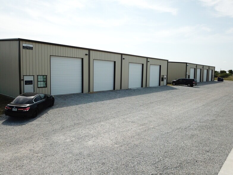 More Photos Of 1630 Seaborn Rd, Ponder Unknown For Lease