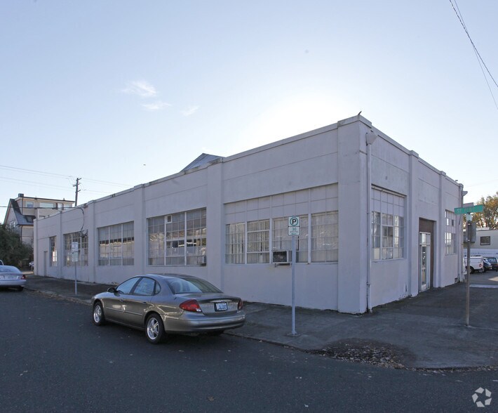 More Photos Of 302 SE 7th Ave, Portland Warehouse For Lease