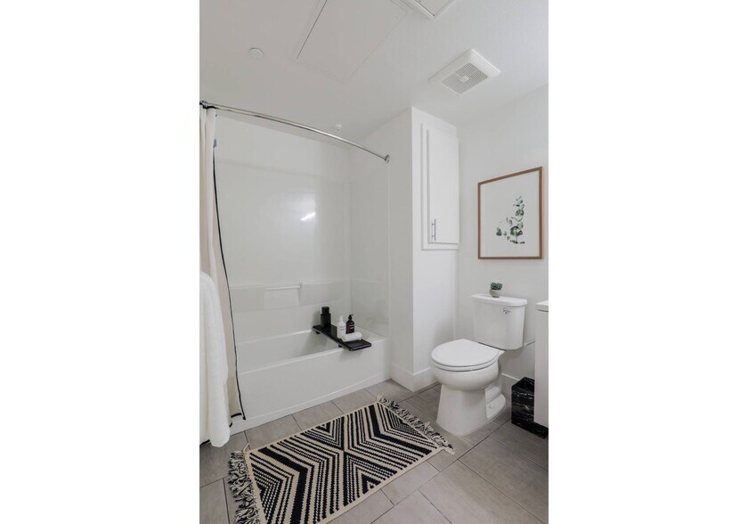 More Photos Of 219 9th Ave, Oakland Apartments For Lease
