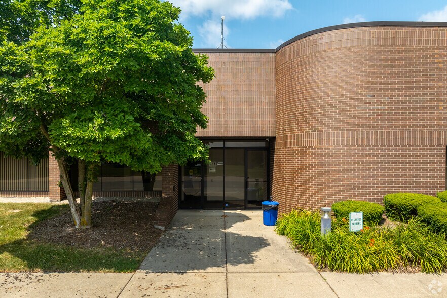 More Photos Of 41155 Technology Park Dr, Sterling Heights Industrial For Lease