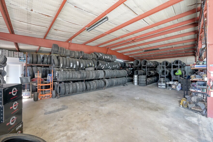 More Photos Of 202 N Frazier St, Conroe Freestanding For Sale