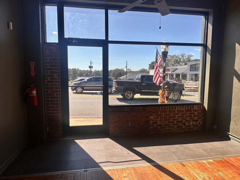 More Photos Of 1484 Washington St, Clarkesville General Retail For Sale