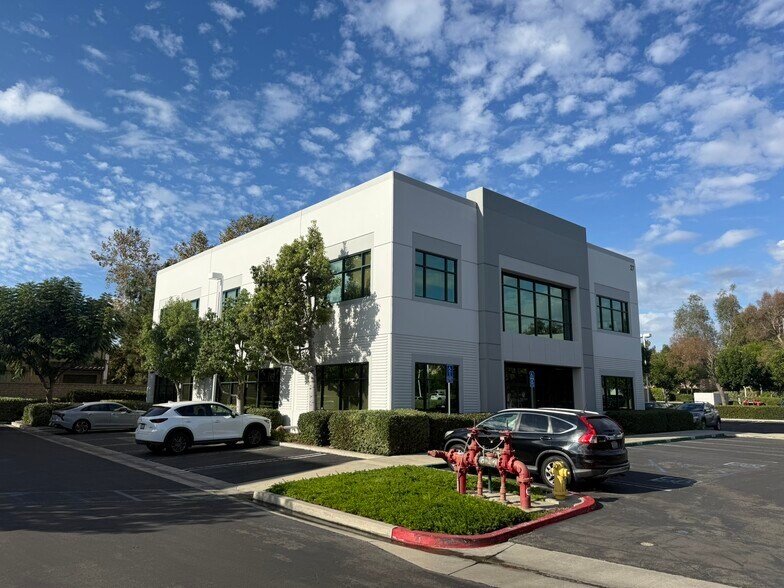 More Photos Of 27 Orchard Rd, Lake Forest Office For Sale