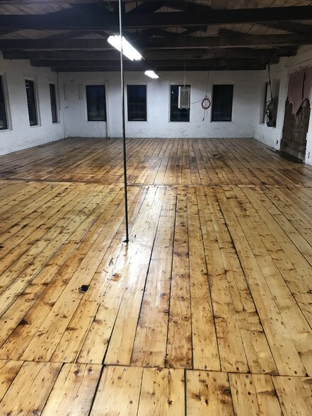 More Photos Of 425 Hazard Ave, Enfield Light Distribution For Lease