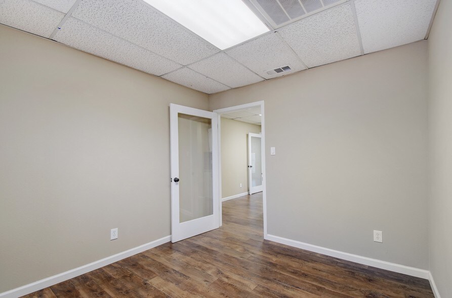 More Photos Of 13740 N Highway 183, Austin Office For Sale